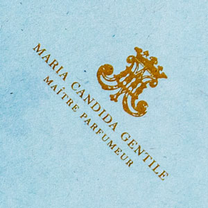 Carta regalo azzurro con logo dorato