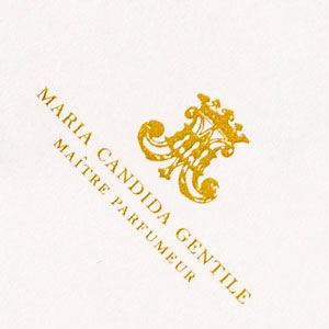 Carta regalo bianco con logo dorato